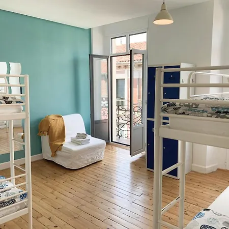 Leon Hostel بيت شباب *