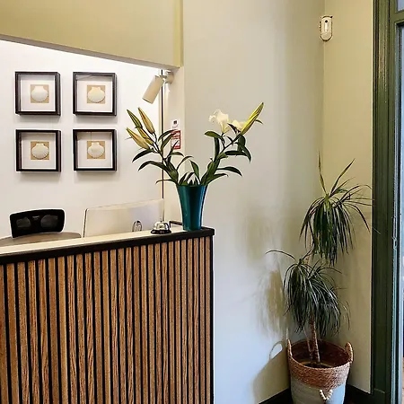 Leon Hostel * לאון