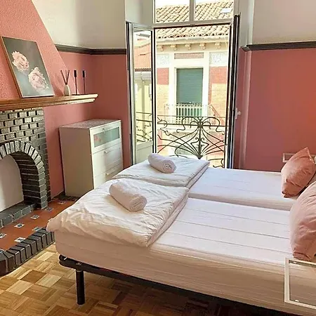 Leon Hostel Хостел *
