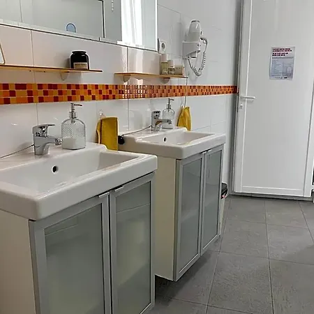 Leon Hostel Хостел